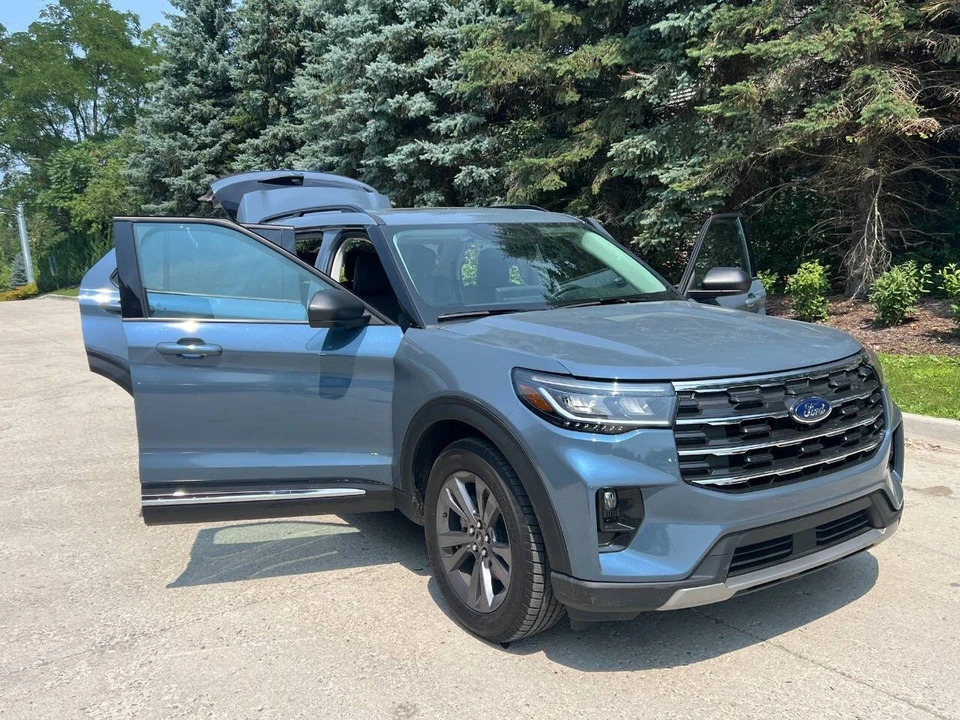 2025 Ford Explorer 6th Gen - Image 15 of 21