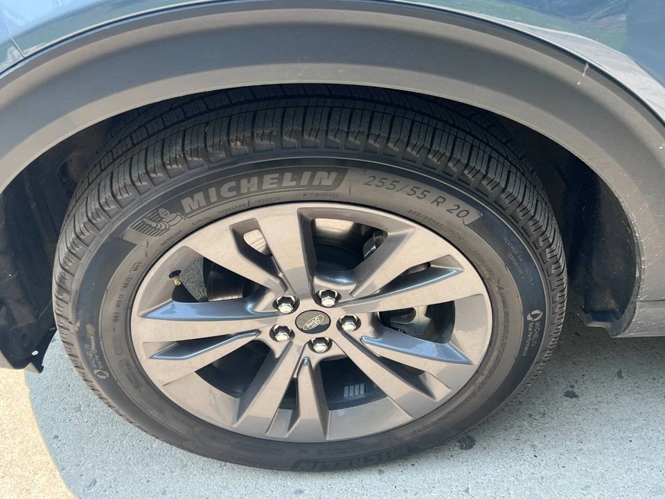 2025 Ford Explorer 6th Gen - Image 12 of 21