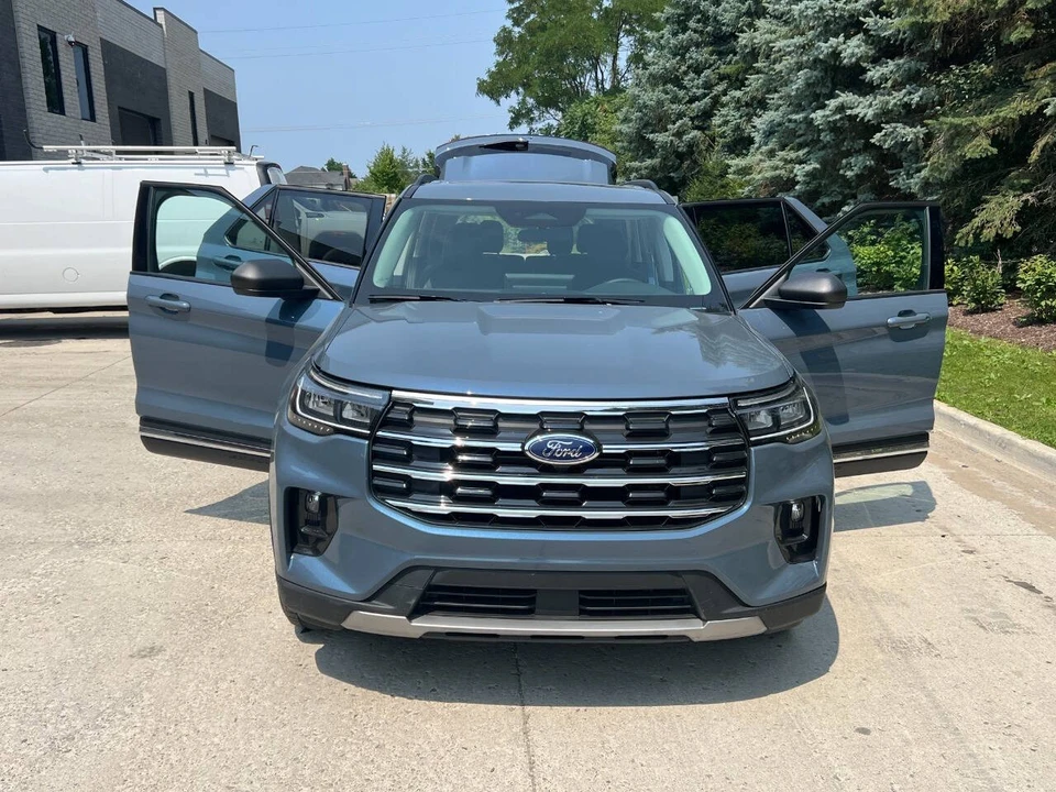 2025 Ford Explorer 6th Gen - Image 14 of 21