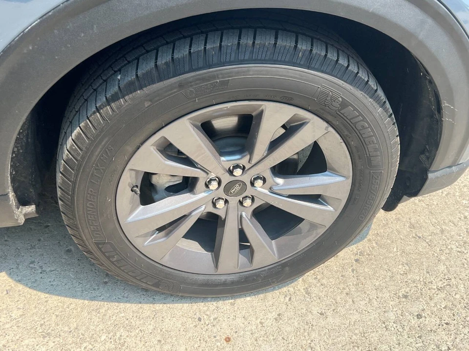 2025 Ford Explorer 6th Gen - Image 9 of 21