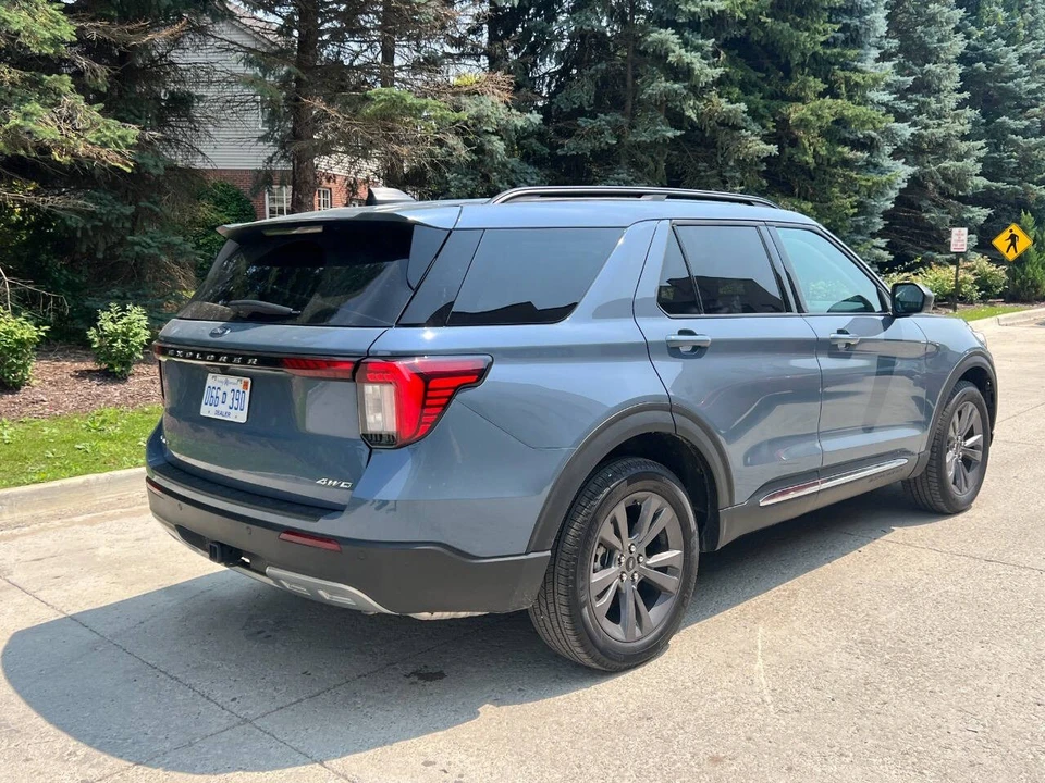 2025 Ford Explorer 6th Gen - Image 6 of 21