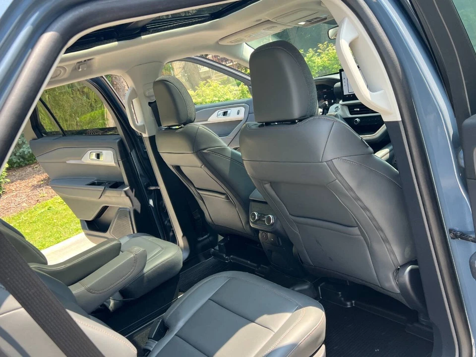 2025 Ford Explorer 6th Gen - Image 18 of 21