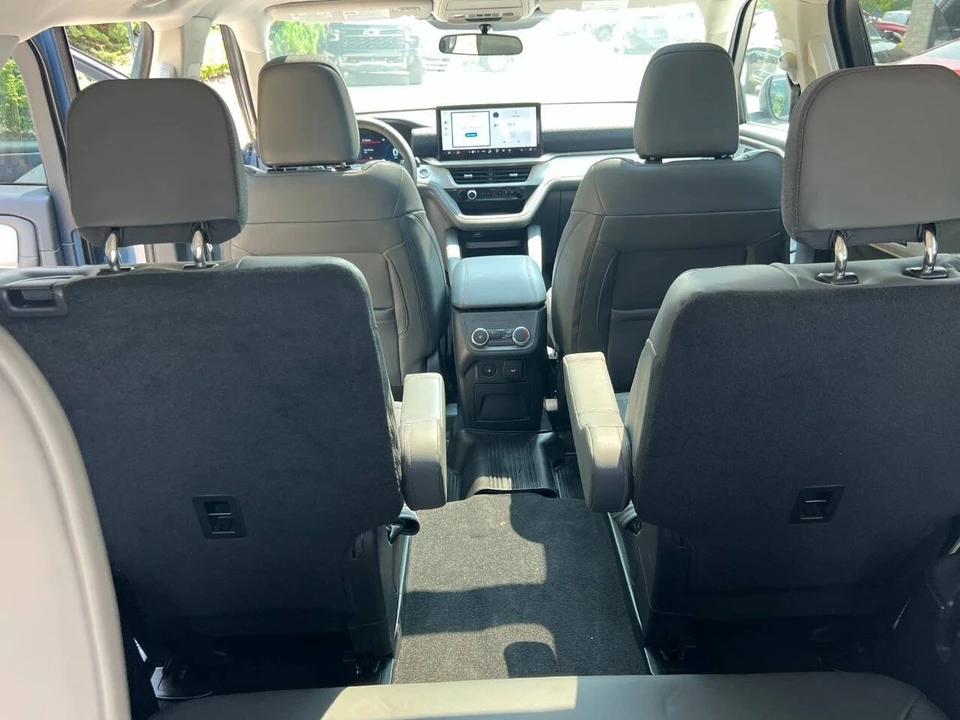 2025 Ford Explorer 6th Gen - Image 20 of 21