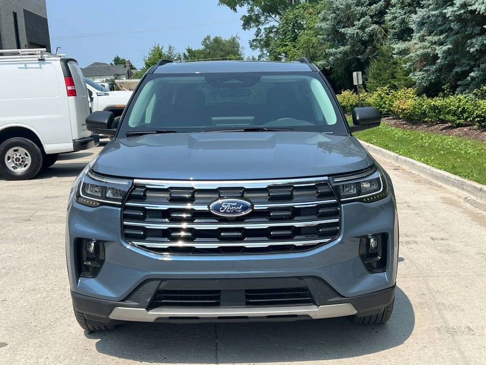 2025 Ford Explorer 6th Gen - Image 2 of 21
