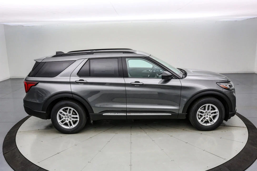 2025 Ford Explorer 6th Gen - Image 4 of 21