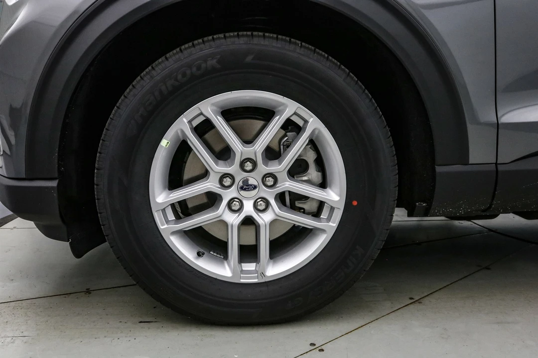 2025 Ford Explorer 6th Gen - Image 11 of 21