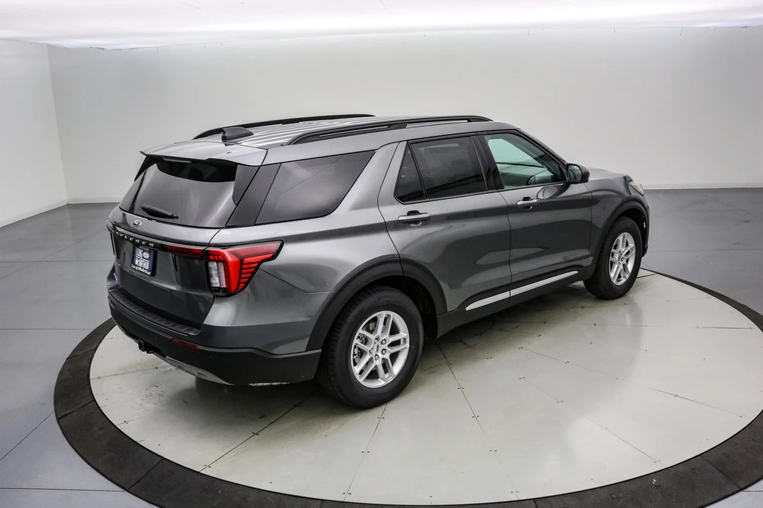 2025 Ford Explorer 6th Gen - Image 5 of 21