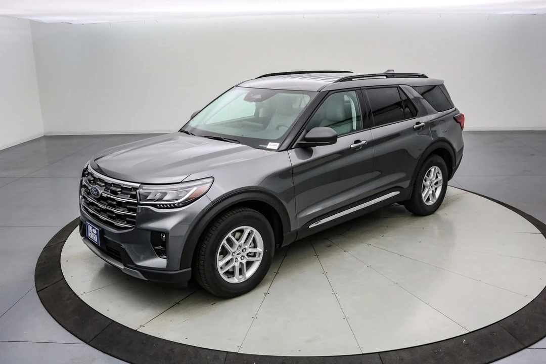 2025 Ford Explorer 6th Gen - Image 9 of 21