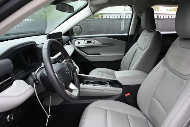 2025 Ford Explorer 6th Gen - Image 15 of 21