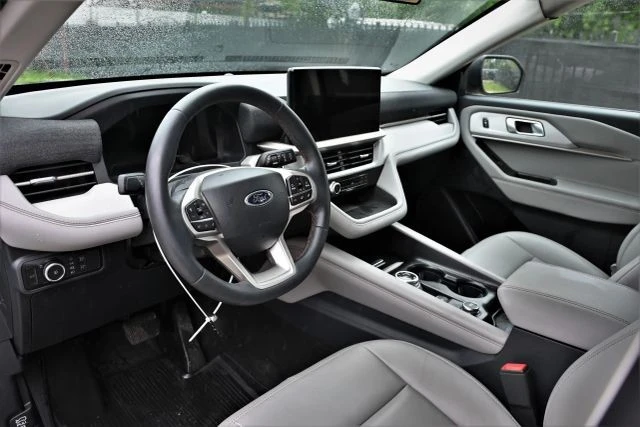 2025 Ford Explorer 6th Gen - Image 14 of 21