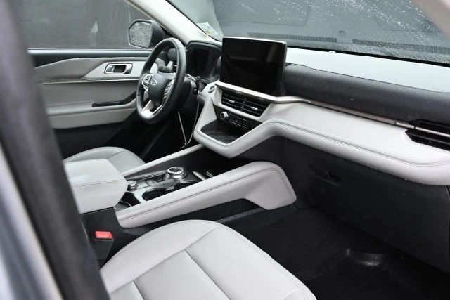 2025 Ford Explorer 6th Gen - Image 17 of 21