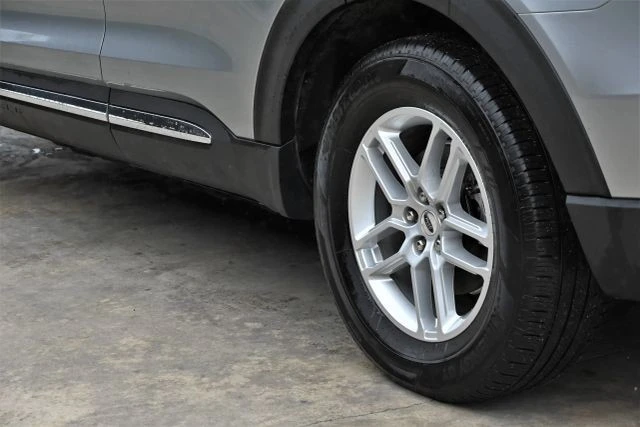 2025 Ford Explorer 6th Gen - Image 10 of 21