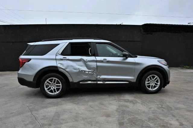 2025 Ford Explorer 6th Gen - Image 8 of 21
