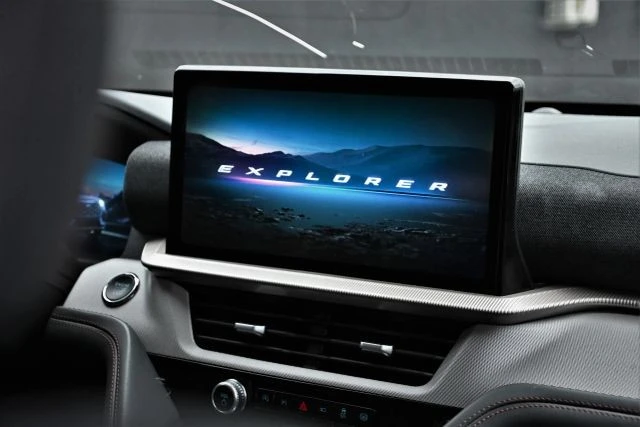 2025 Ford Explorer 6th Gen - Image 10 of 21