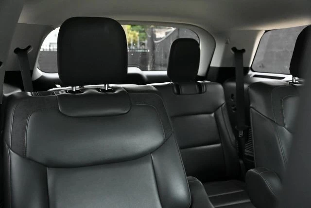 2025 Ford Explorer 6th Gen - Image 17 of 21