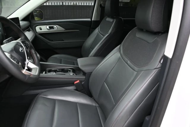 2025 Ford Explorer 6th Gen - Image 12 of 21