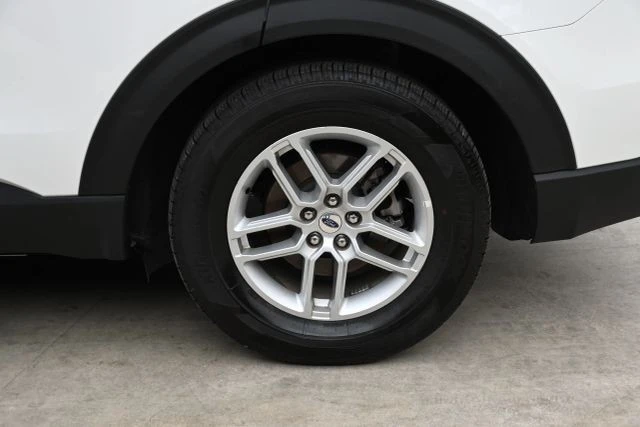 2025 Ford Explorer 6th Gen - Image 8 of 21