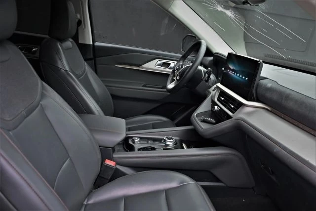 2025 Ford Explorer 6th Gen - Image 14 of 21