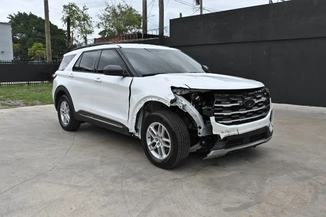 2025 Ford Explorer 6th Gen - Image 2 of 21