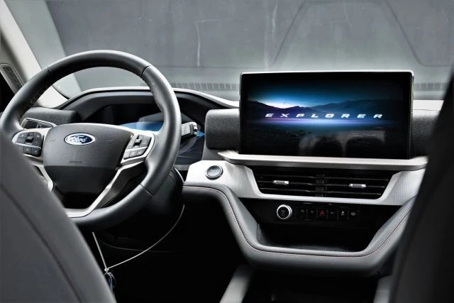 2025 Ford Explorer 6th Gen - Image 17 of 21