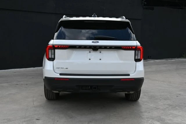 2025 Ford Explorer 6th Gen - Image 5 of 21