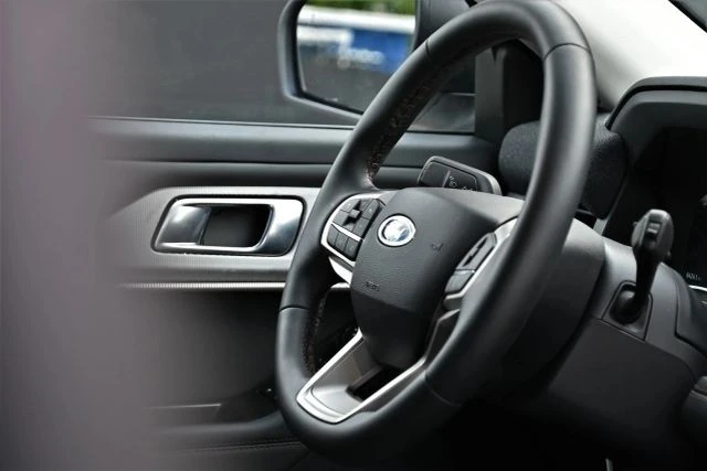 2025 Ford Explorer 6th Gen - Image 15 of 21