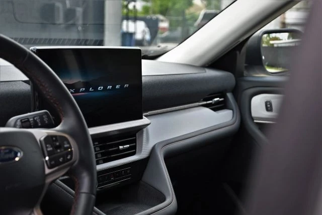 2025 Ford Explorer 6th Gen - Image 18 of 21