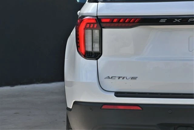 2025 Ford Explorer 6th Gen - Image 8 of 21