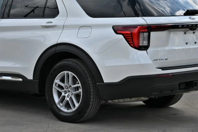 2025 Ford Explorer 6th Gen - Image 11 of 21