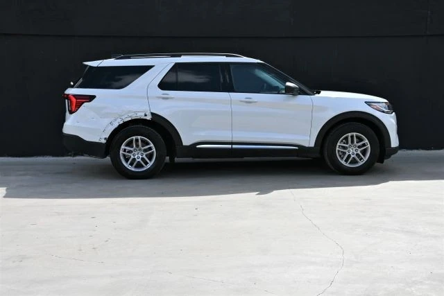 2025 Ford Explorer 6th Gen - Image 10 of 21