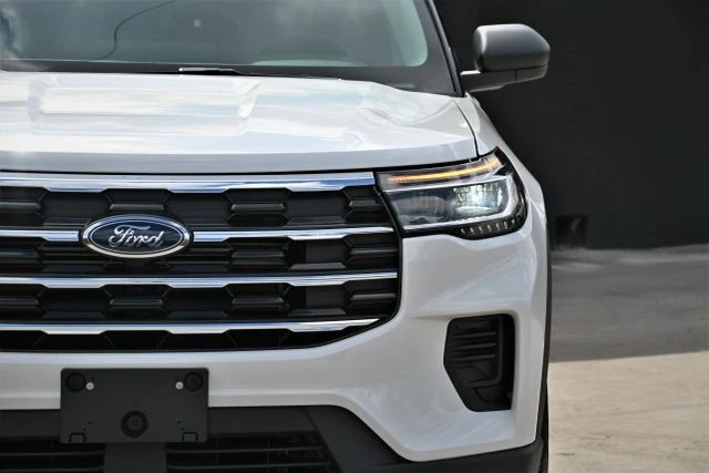 2025 Ford Explorer 6th Gen - Image 12 of 21