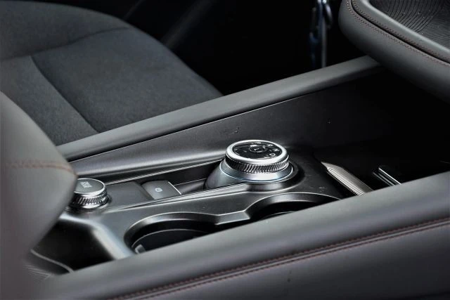 2025 Ford Explorer 6th Gen - Image 16 of 21