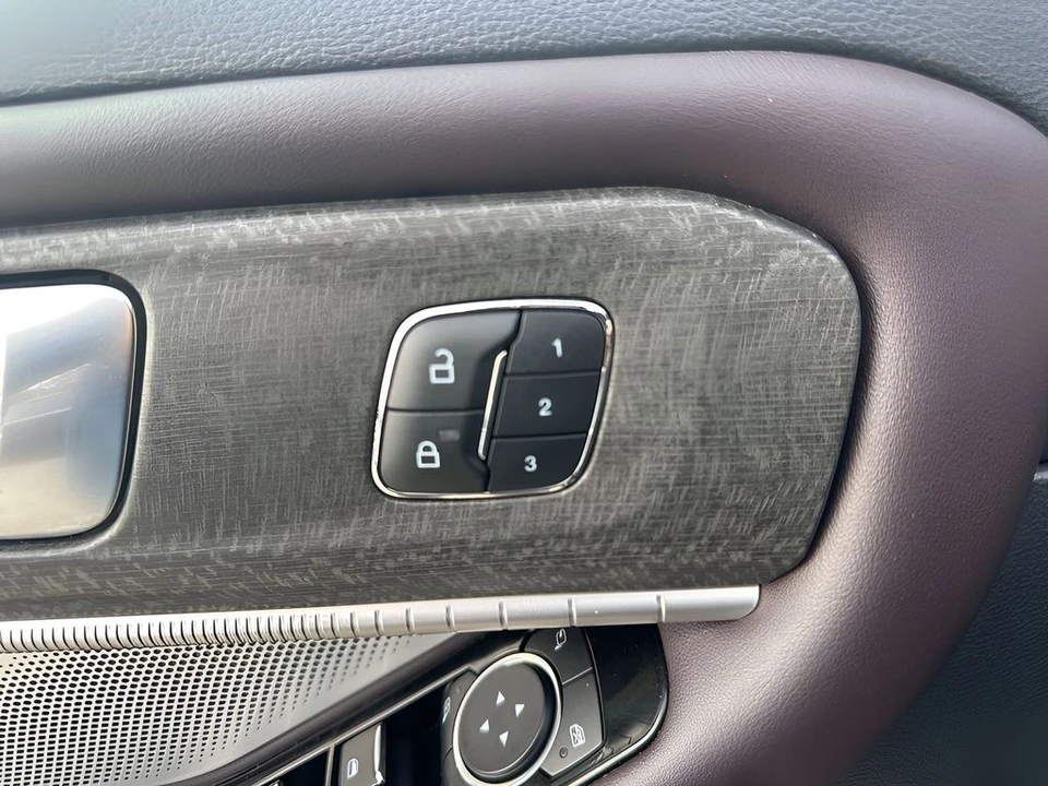 2025 Ford Explorer 6th Gen - Image 11 of 21