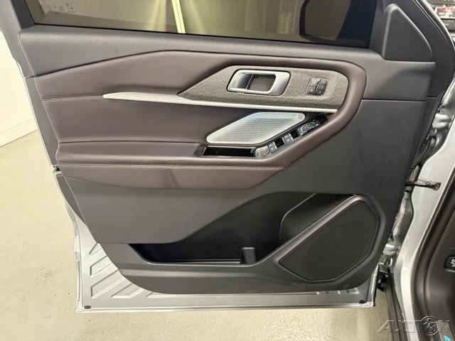 2025 Ford Explorer 6th Gen - Image 12 of 21