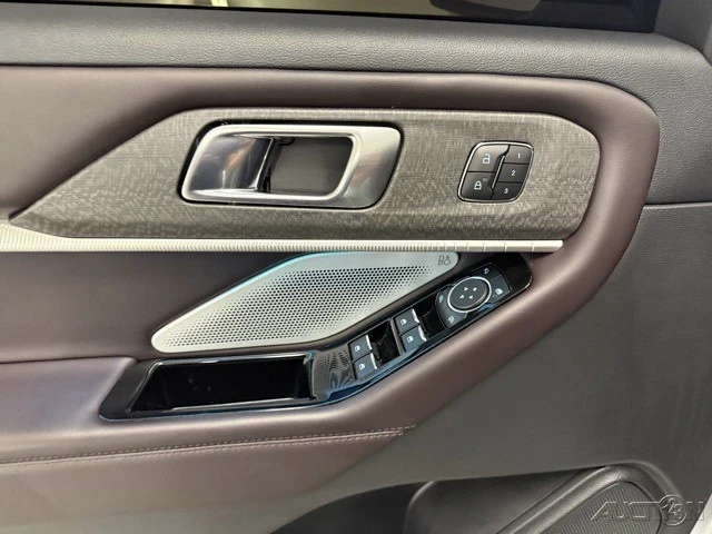 2025 Ford Explorer 6th Gen - Image 13 of 21