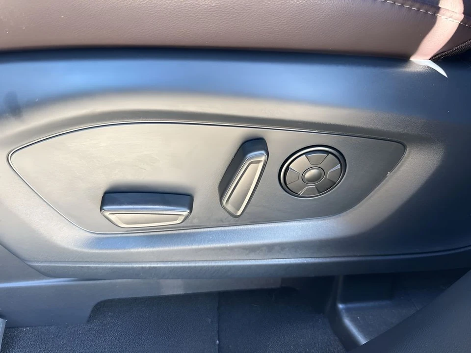 2025 Ford Explorer 6th Gen - Image 10 of 12