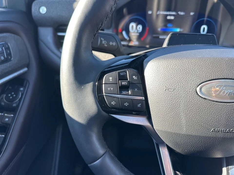 2025 Ford Explorer 6th Gen - Image 18 of 21