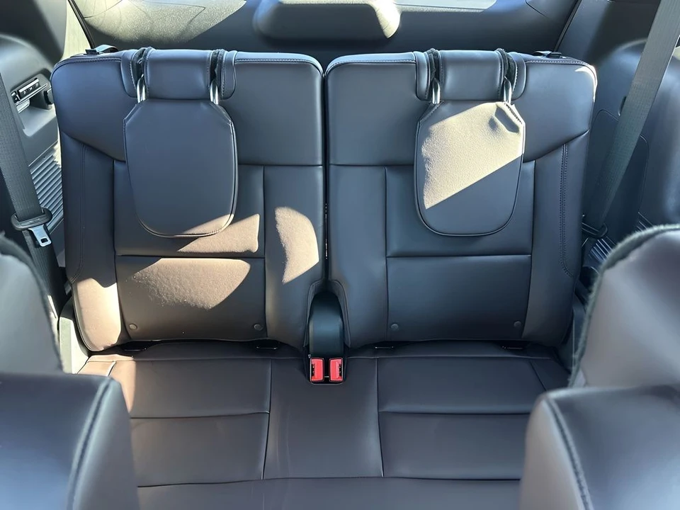 2025 Ford Explorer 6th Gen - Image 14 of 21