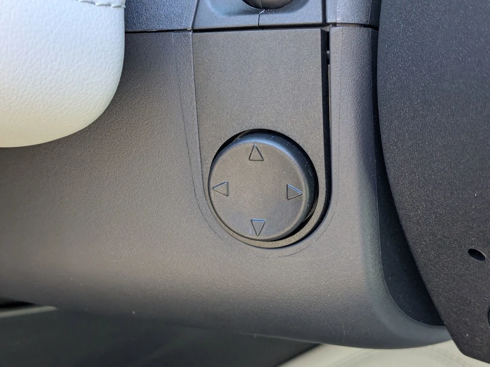 2025 Ford Explorer 6th Gen - Image 18 of 31