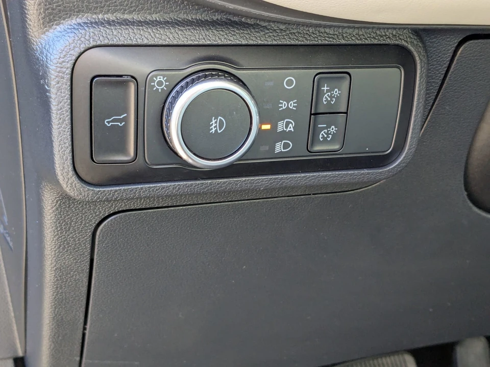 2025 Ford Explorer 6th Gen - Image 19 of 31