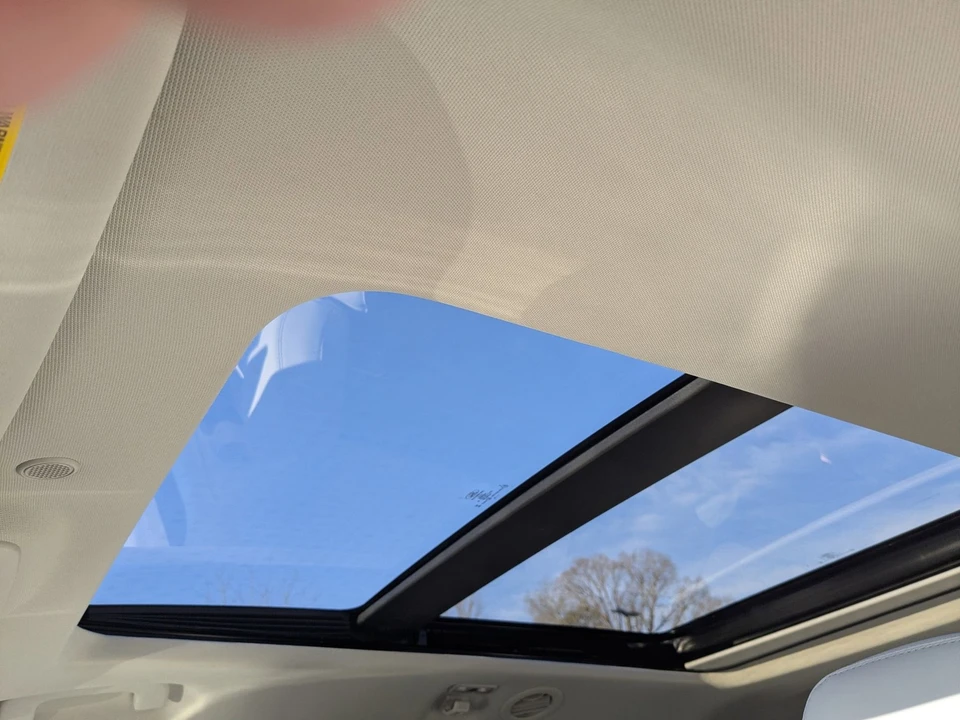 2025 Ford Explorer 6th Gen - Image 17 of 31
