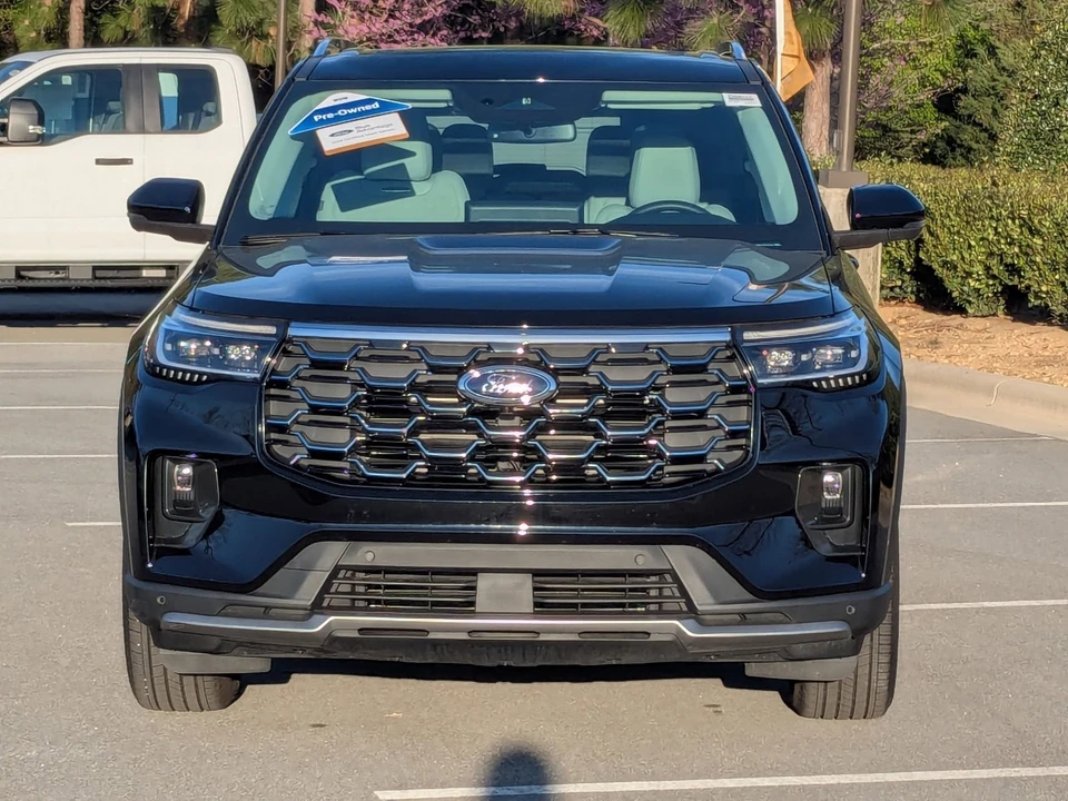 2025 Ford Explorer 6th Gen - Image 9 of 31