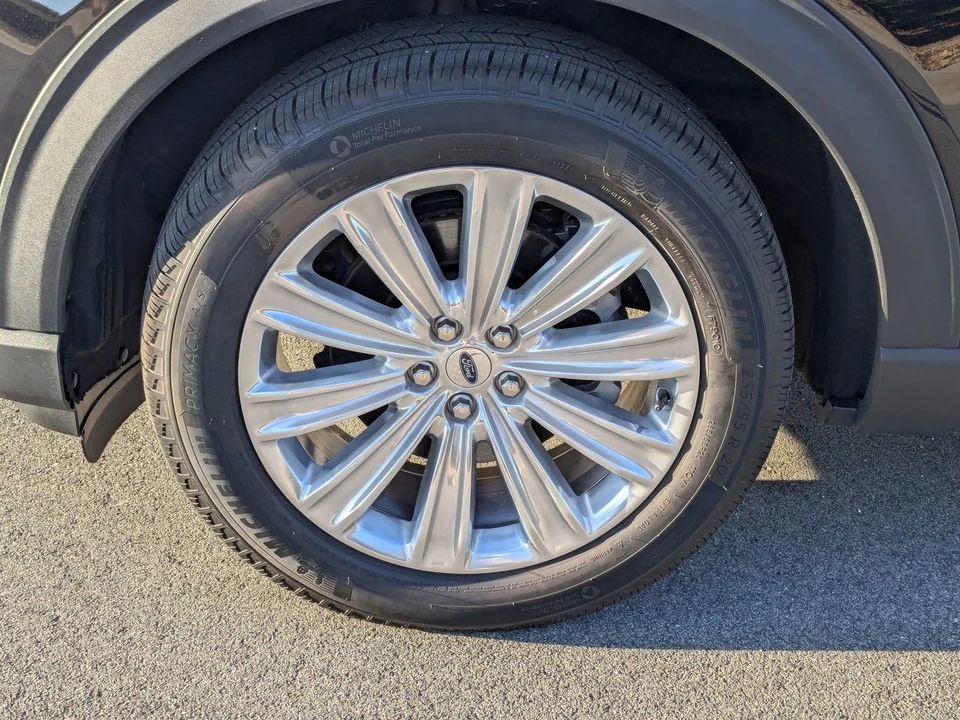 2025 Ford Explorer 6th Gen - Image 10 of 31