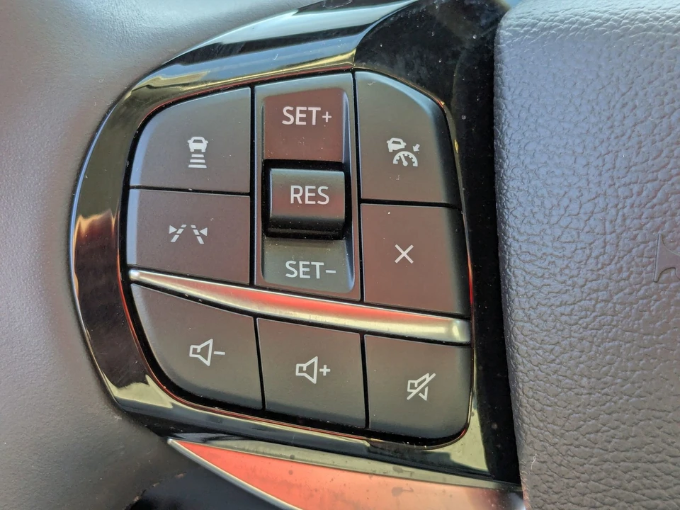 2025 Ford Explorer 6th Gen - Image 21 of 31