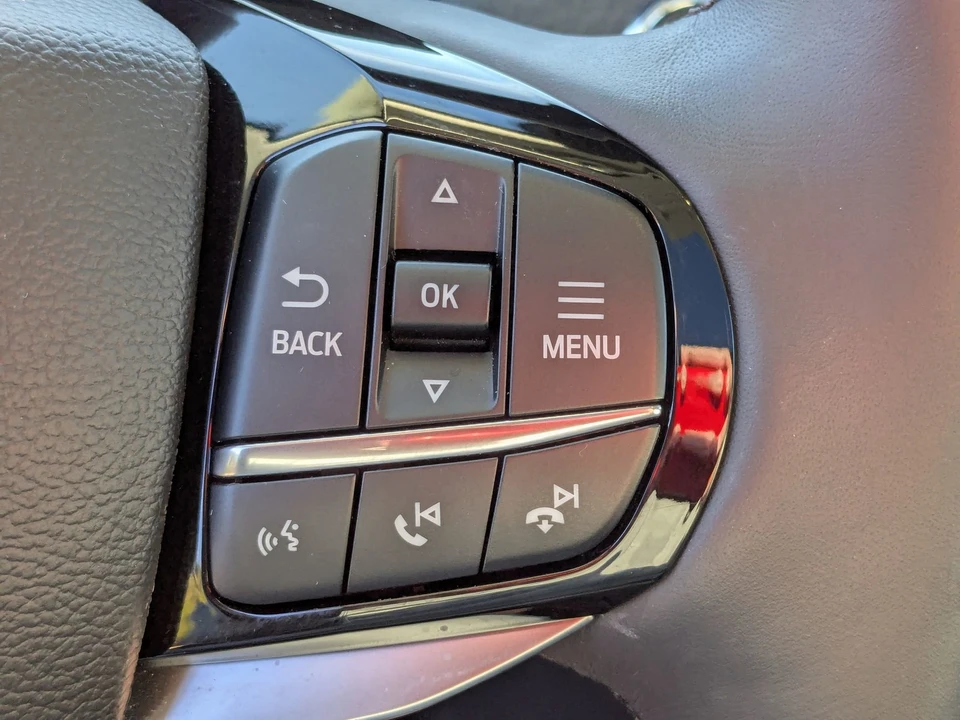 2025 Ford Explorer 6th Gen - Image 22 of 31