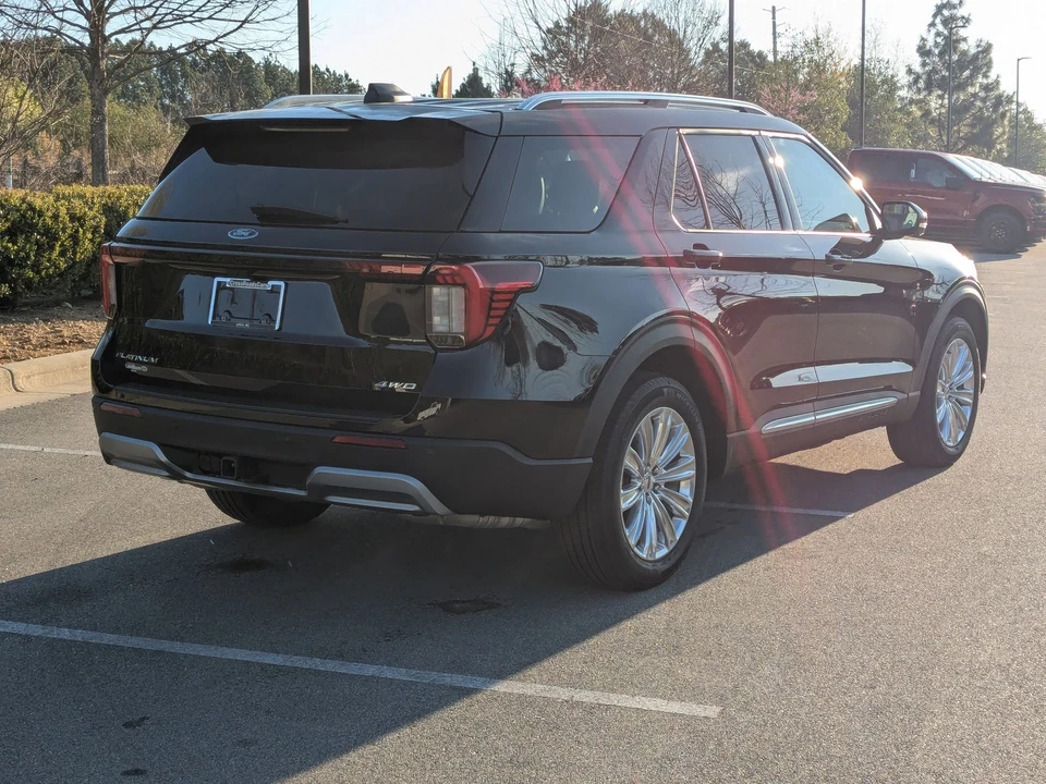 2025 Ford Explorer 6th Gen - Image 4 of 31