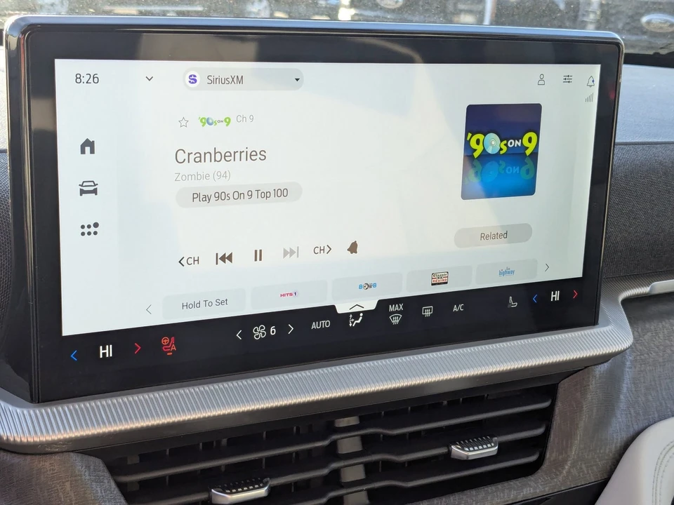 2025 Ford Explorer 6th Gen - Image 26 of 31