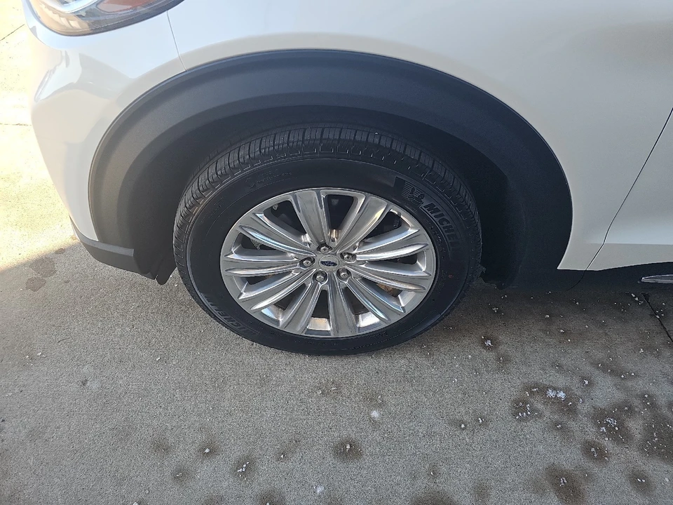 2025 Ford Explorer 6th Gen - Image 18 of 21