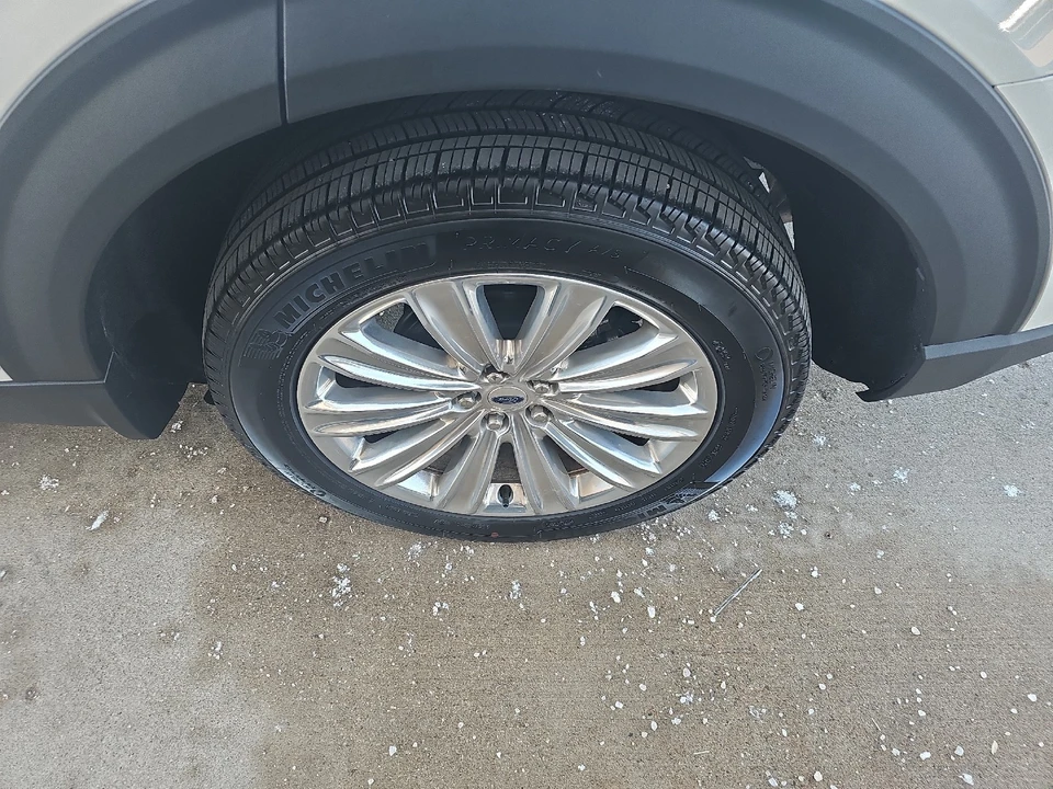2025 Ford Explorer 6th Gen - Image 13 of 21