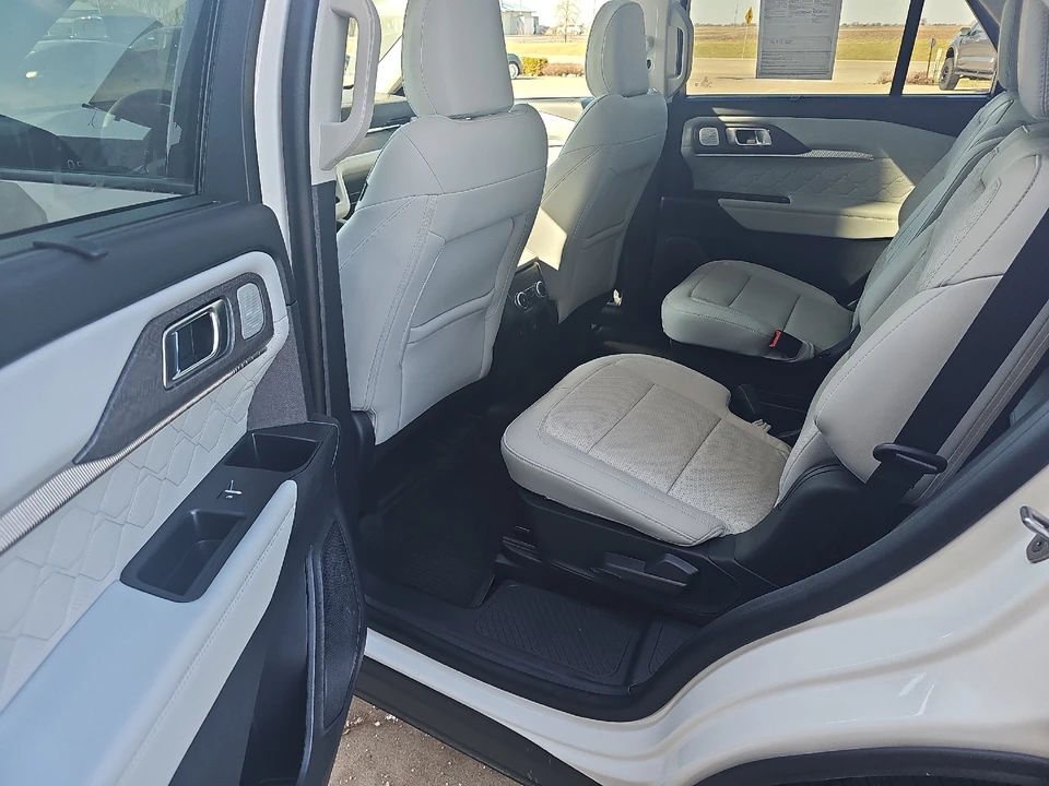 2025 Ford Explorer 6th Gen - Image 14 of 21